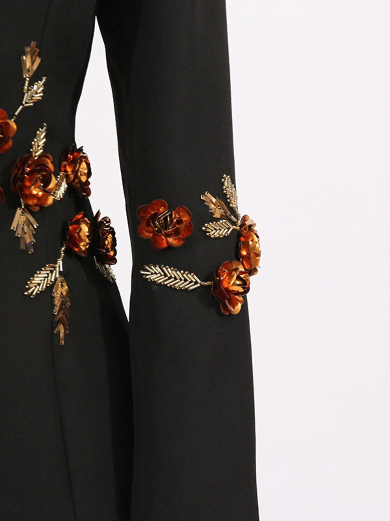 Detailed embroidery on long sleeve blazer