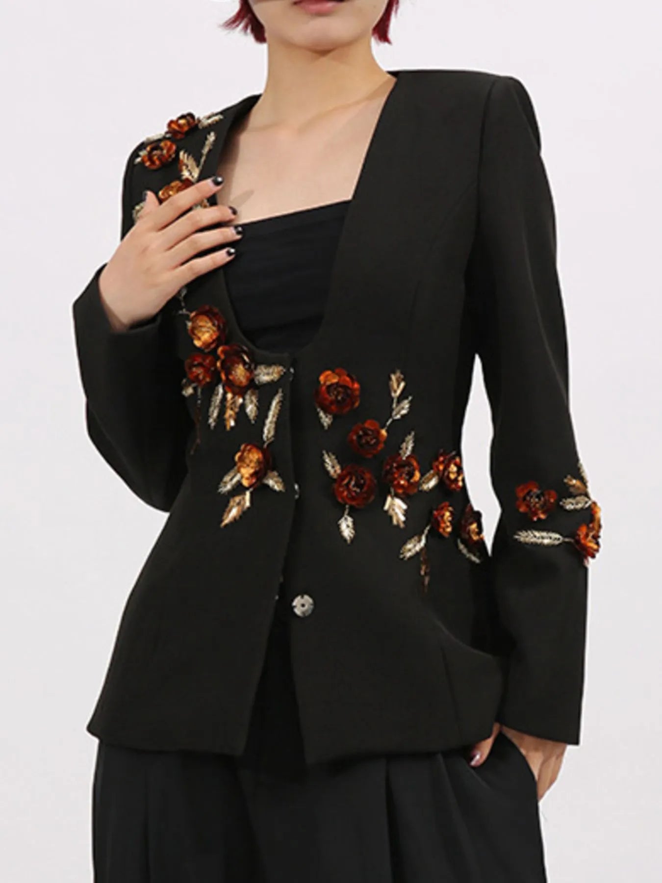 Detailed embroidery on long sleeve blazer
