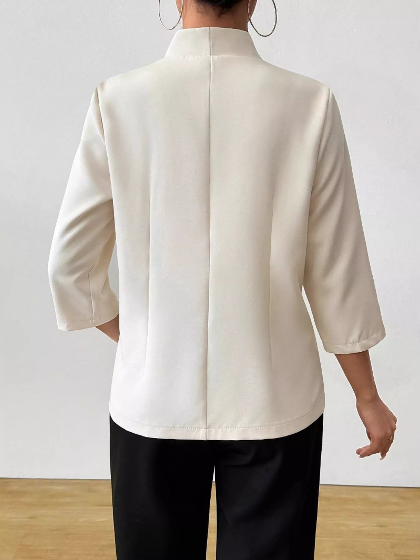 Model wearing three-quarter sleeves blazer