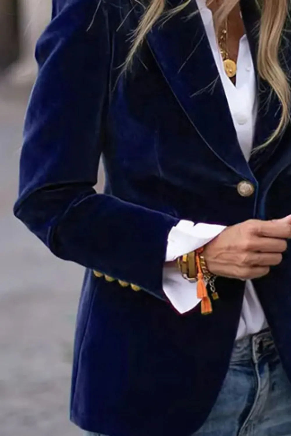 Front view of One Button Lapel Collar Long Sleeve Blazer